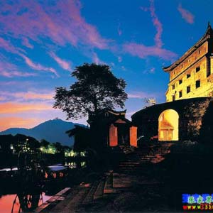 喜樂L線：天門山、張家界、袁家界、猛洞河、鳳凰古城超經(jīng)典五日游