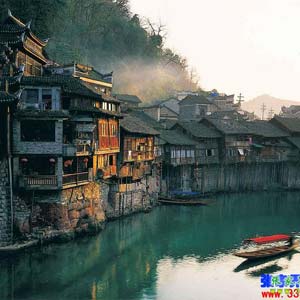 時(shí)尚商務(wù)C線：張家界、天門(mén)山、鳳凰古城四日游